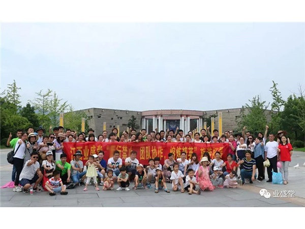 公司福利｜威廉希尔官网龙虎山“令行榨取，，，，，，，，团结协作，，，，，，，，熔炼精英”旅游拓展运动